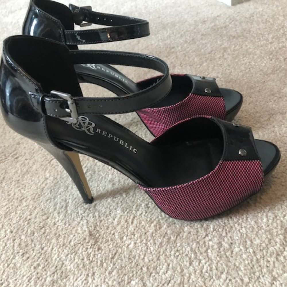 Women's black and pink high heels size 9.5, zip